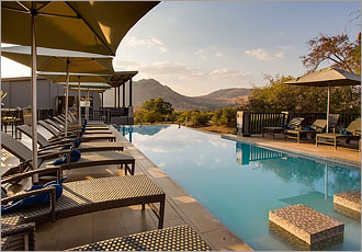 The welcoming pool for cooling down from the hot Afican sun happens in style